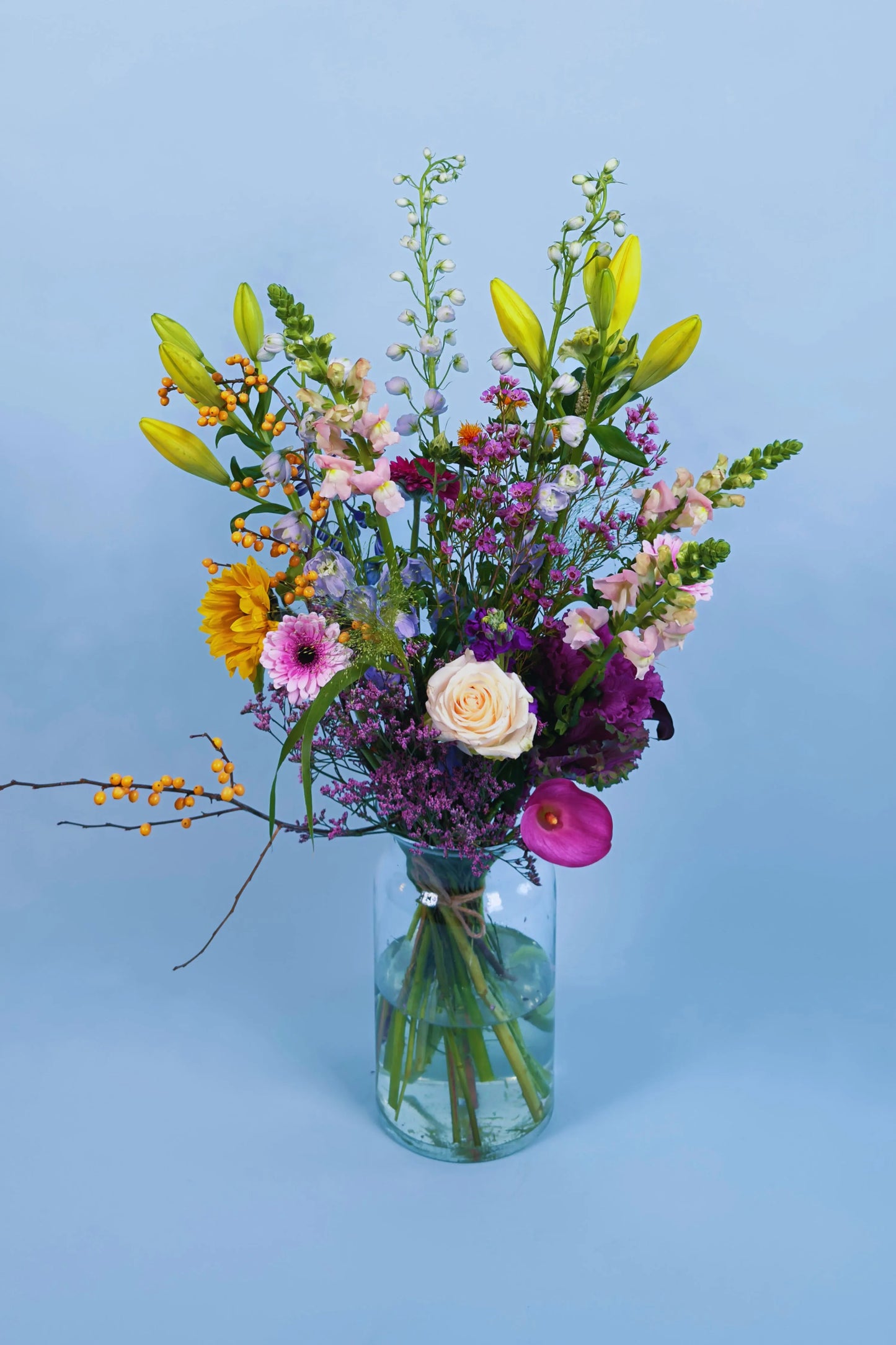 Boeket met kromme maar prachtige bloemen – Red bloemen van verspilling.