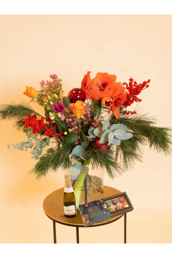 Kerstcadeau met bloemen en kerstbon bons met prosseco!