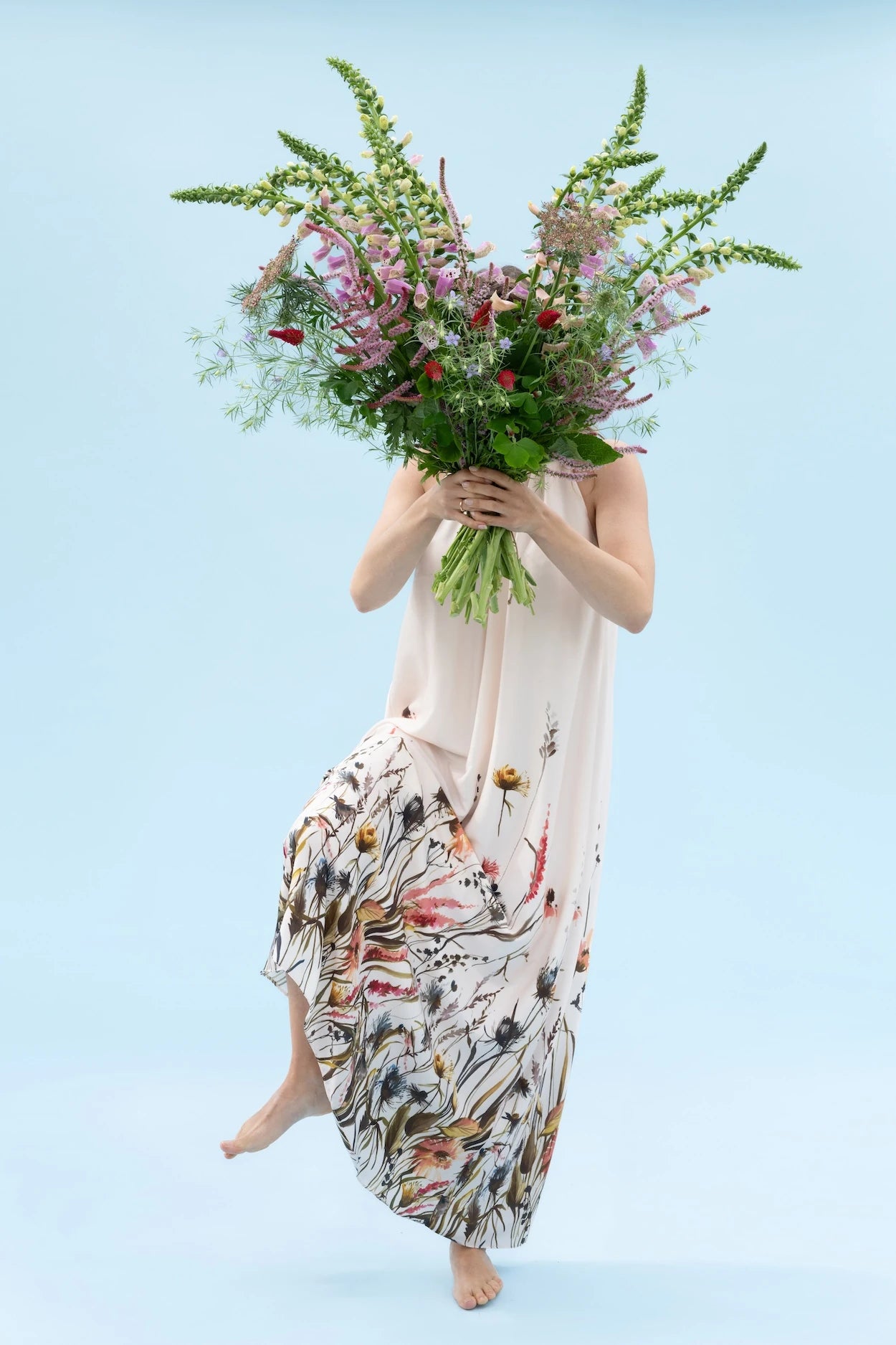 Groot gifvrij boeket bloemen met seizoenskleuren