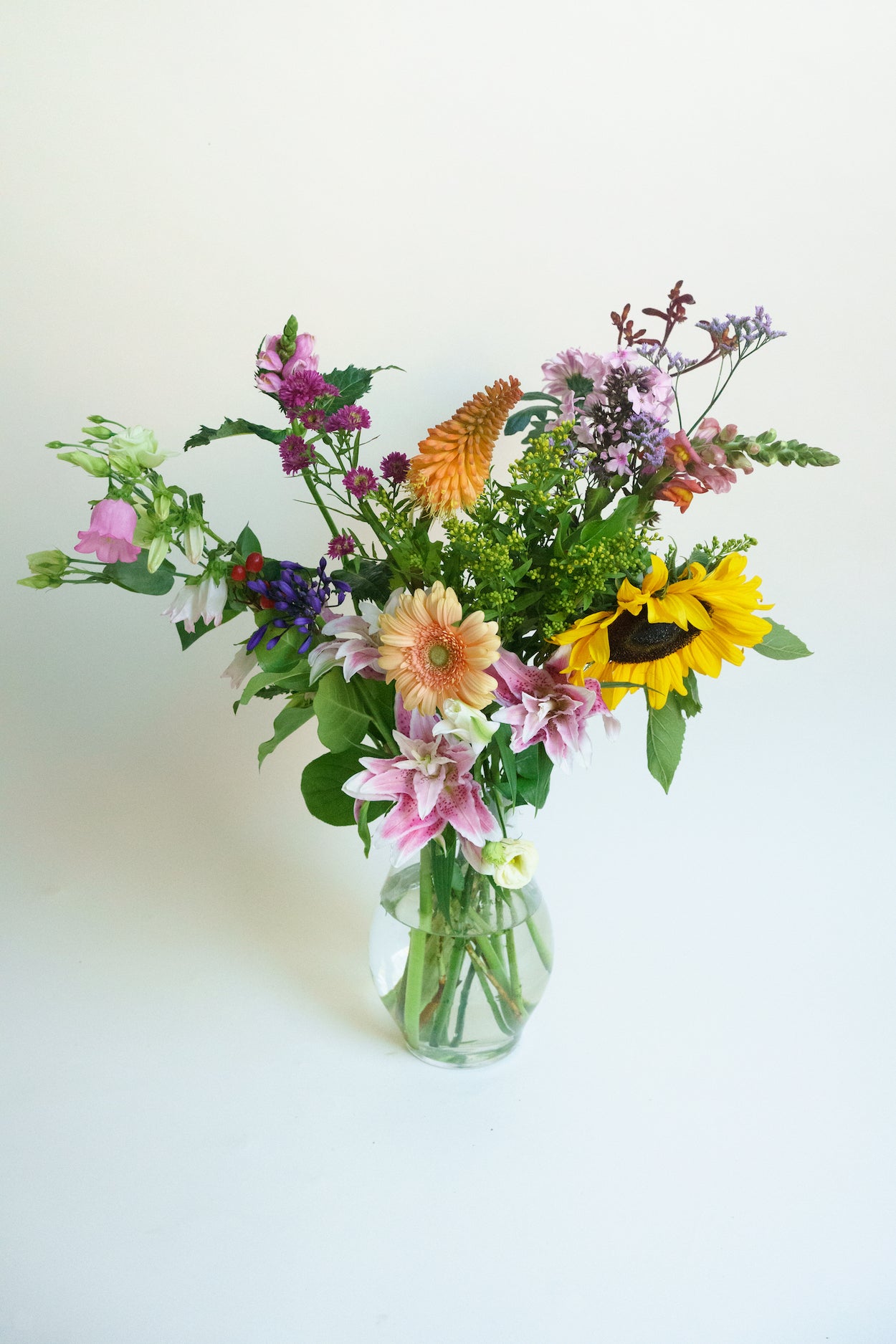 Wild boeket boeket bestellen met plukverse bloemen van de kweker? Prachtig boeket met liefde verpakt!