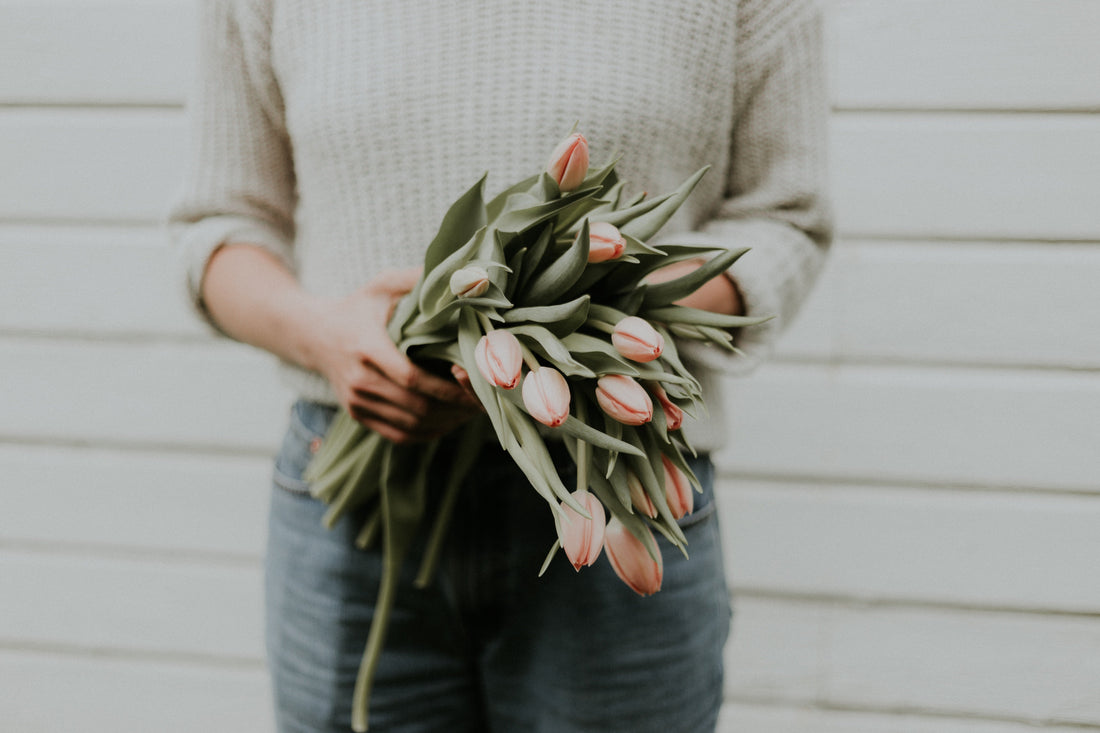 Vrouwendag: de 5 mooiste bloemen om te geven. Wij kunnen bloemen bezorgen met bloemen van teler door het heel Nederland. Vouwendag vier je natuurlijk met plukverse bloemen van Pluukz!