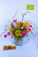 Biologisch boeket met ranonkels en tulpen 