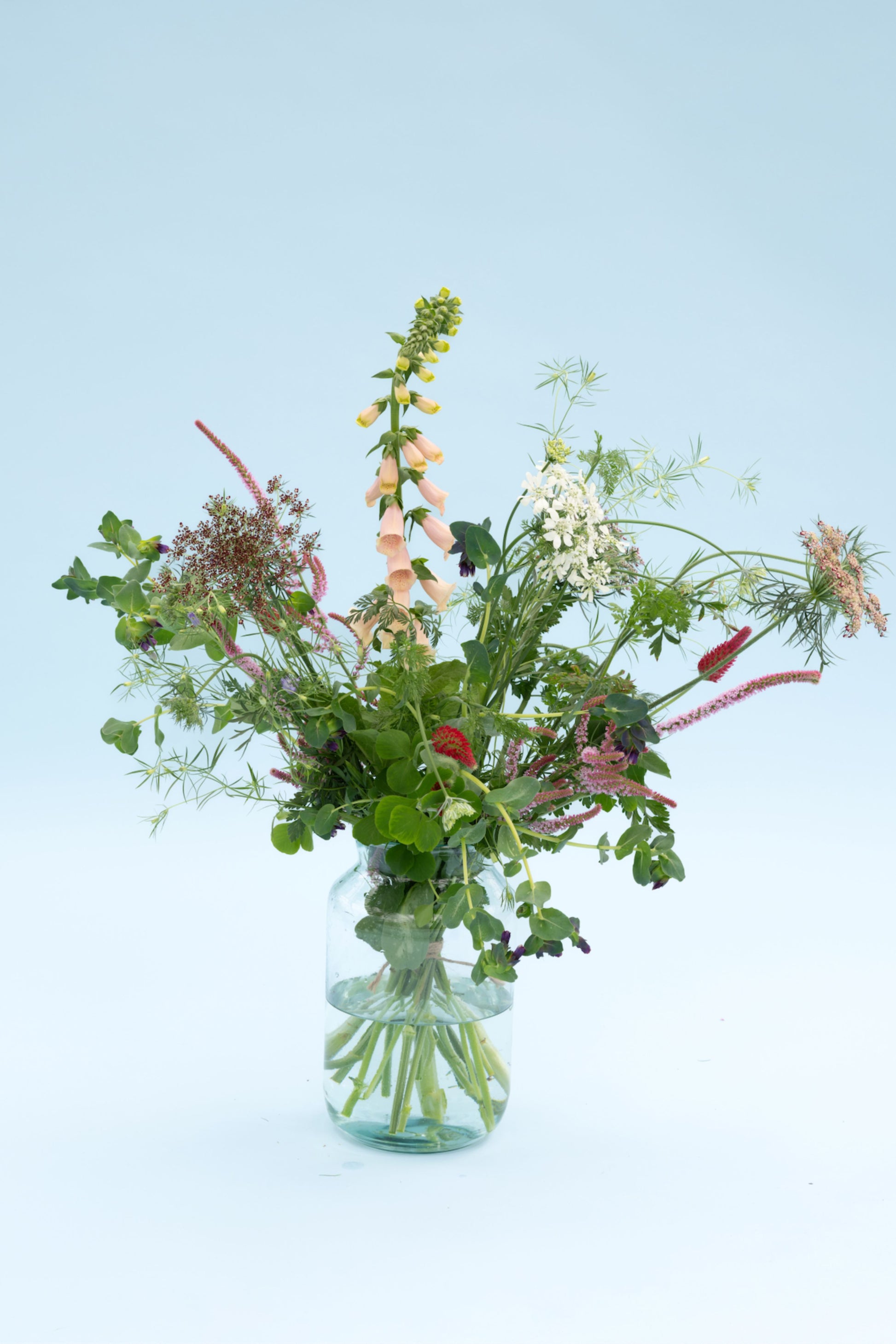 Detail van onbespoten bloemen in frisse natuurlijke tinten