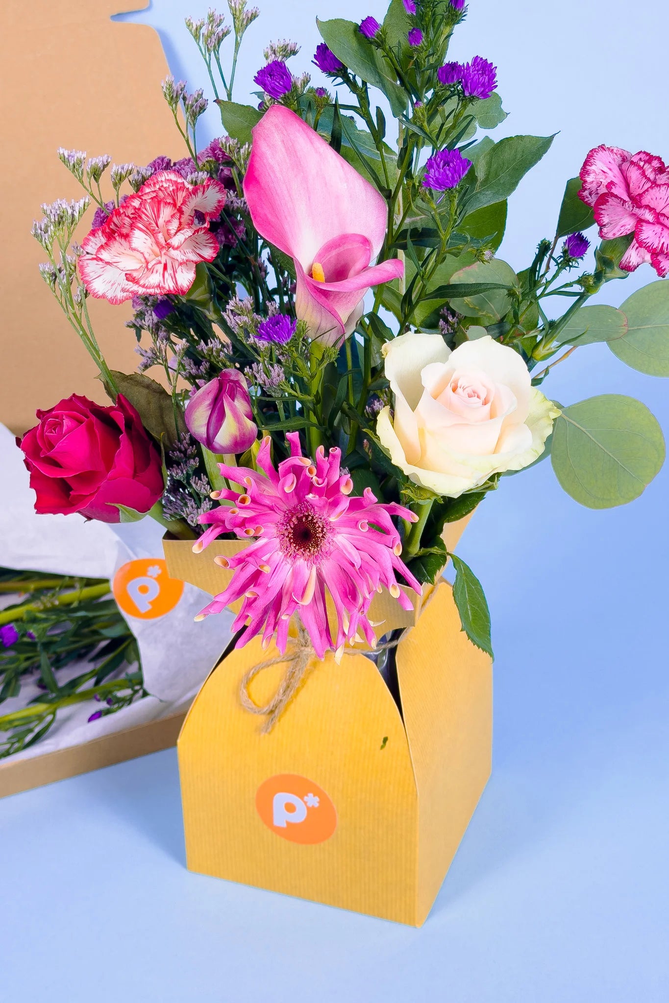 inzoom foto brievenbus boeket Darling 