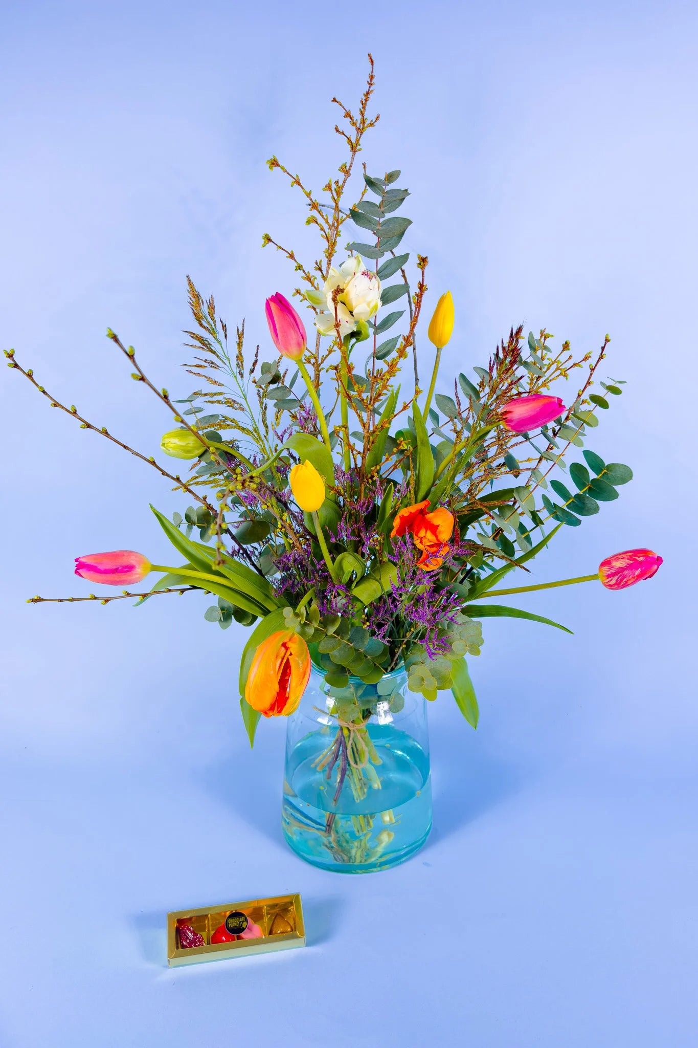 Close-up Franse tulpen met lange stelen. Bestel duurzame tulpen vandaag