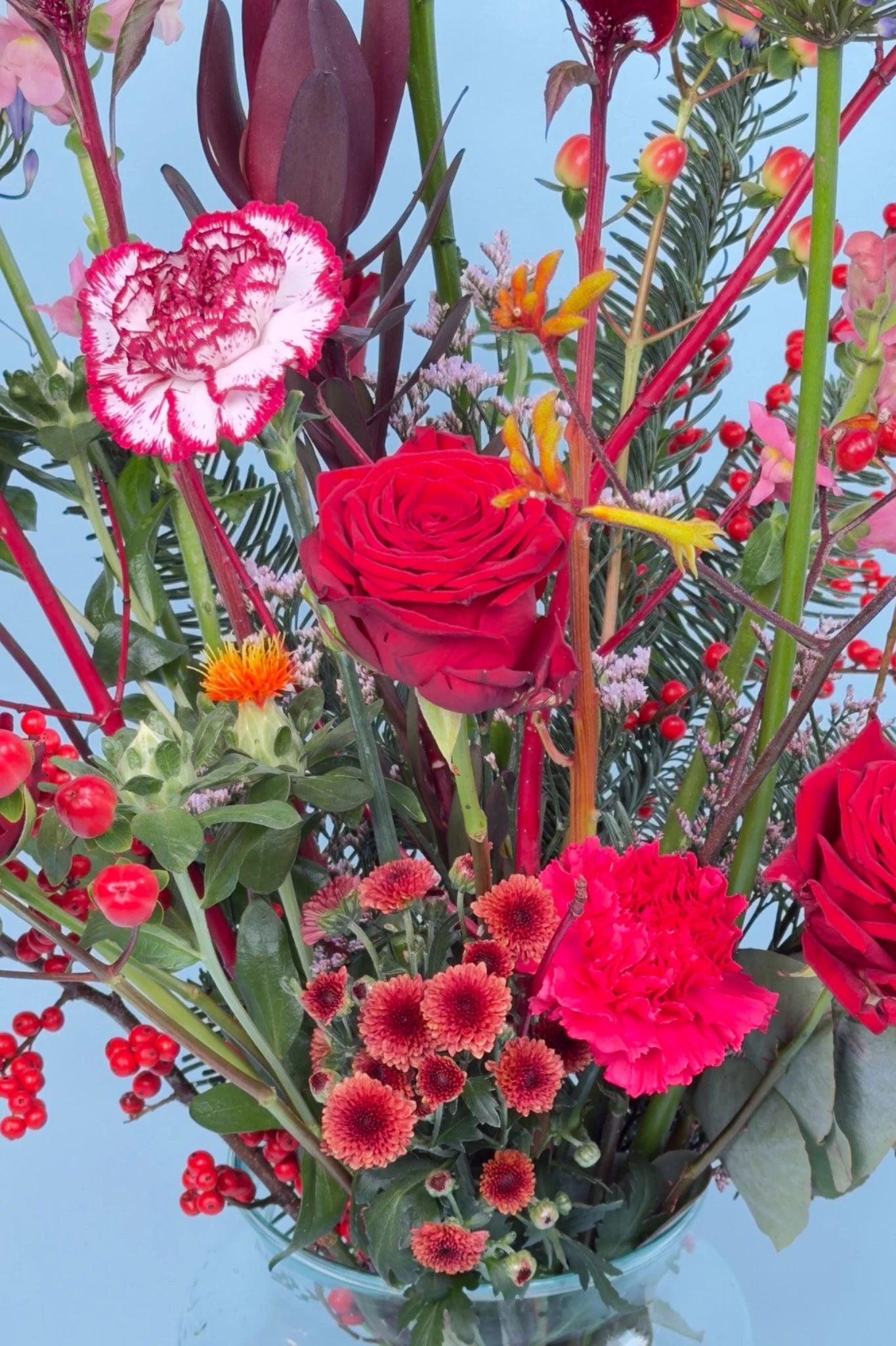 Puur natuur bloemenboeket rood – bestel lokaal bij Pluukz