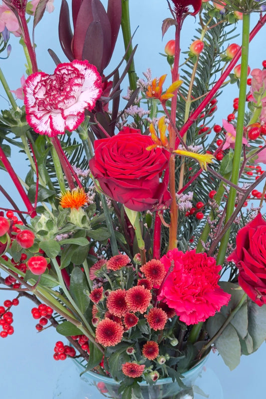 Puur natuur bloemenboeket rood – bestel lokaal bij Pluukz