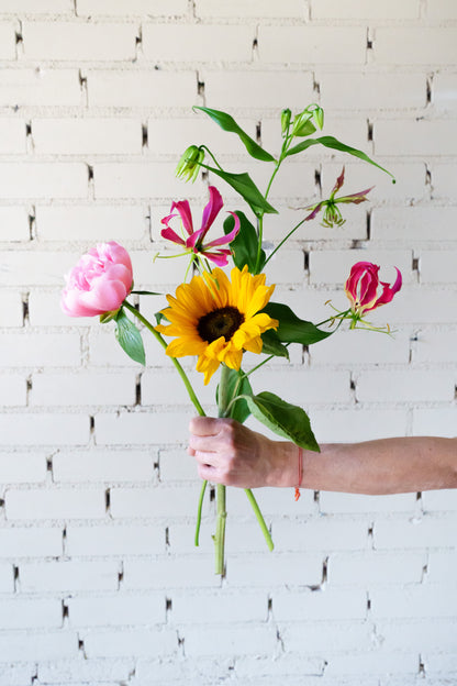 Veldboeket bestellen? Dit plukverse bloemen cadeau kun je bij ons online bestellen en razendsnel laten bezorgen!