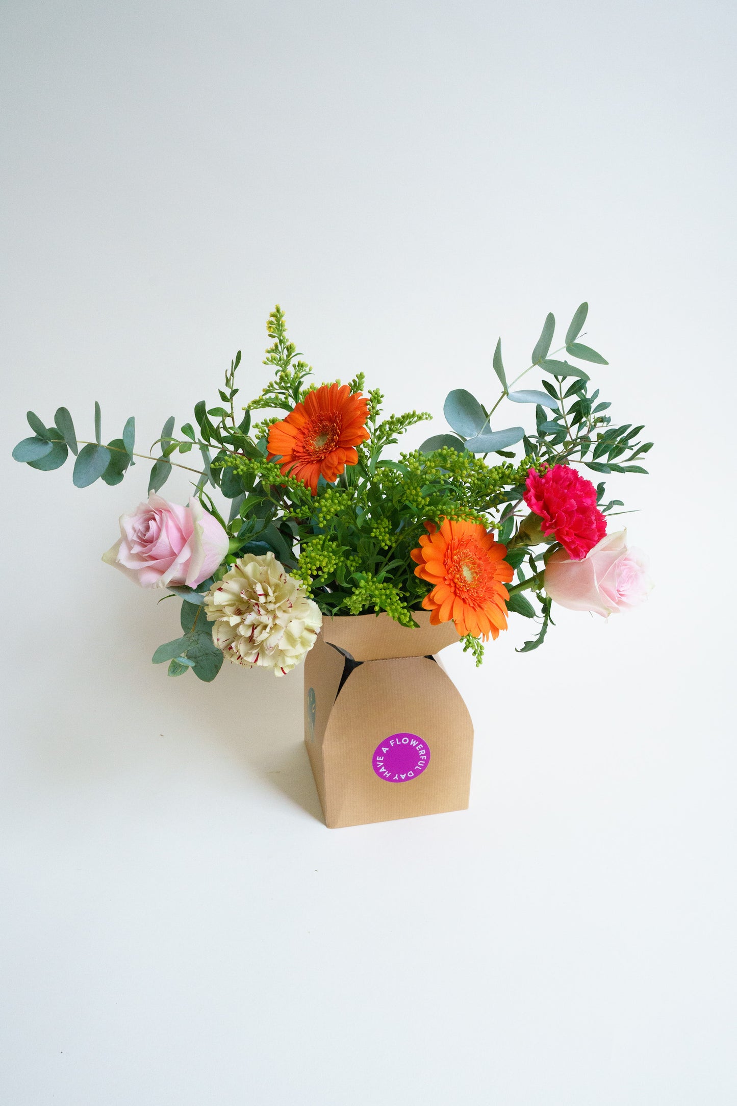 Cadeau per post bestellen? Wij bezorgen die bloemencadeau inclusief vaas!